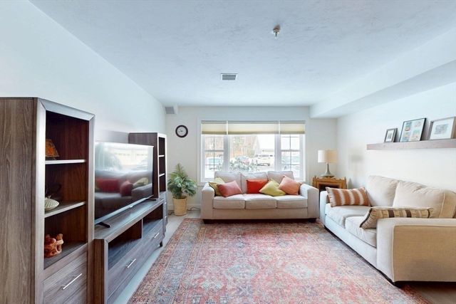 23 Greenleaves 107, Amherst, MA 01002