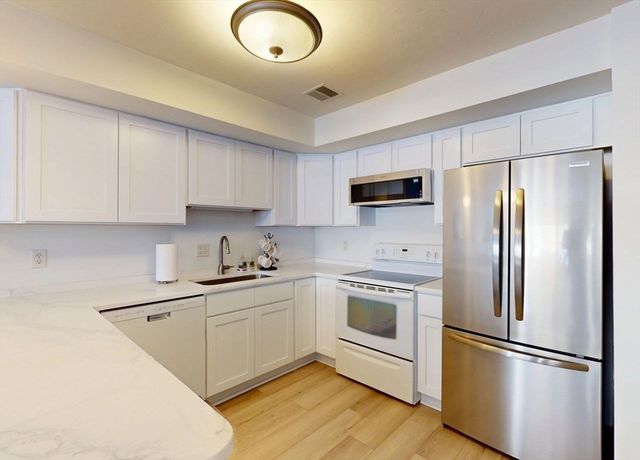 23 Greenleaves 107, Amherst, MA 01002