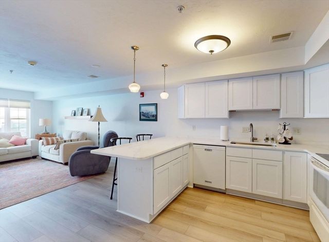 23 Greenleaves 107, Amherst, MA 01002
