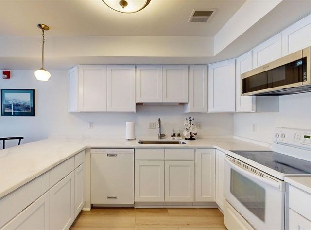 23 Greenleaves 107, Amherst, MA 01002