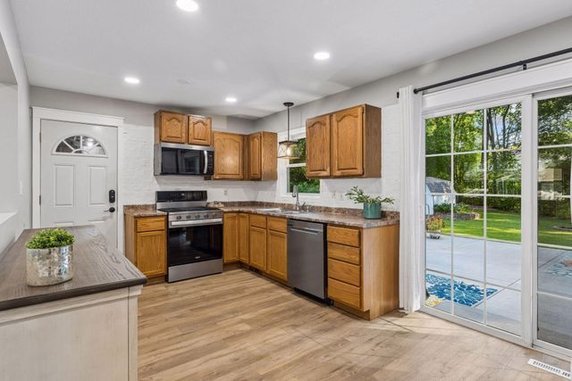 1949 Lakeaires Boulevard, White Bear Lake, MN 55110