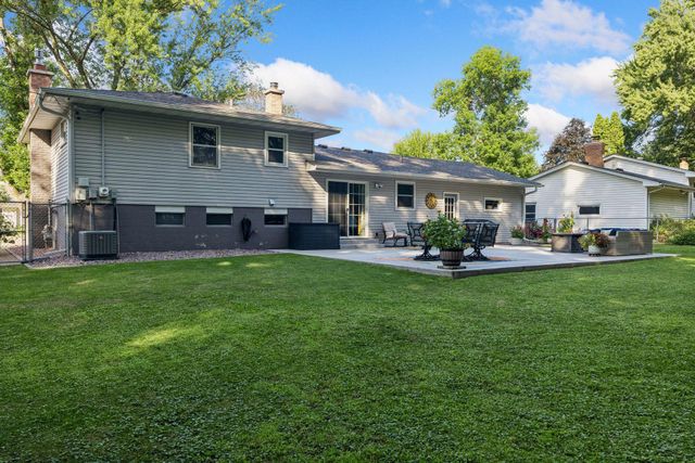 1949 Lakeaires Boulevard, White Bear Lake, MN 55110