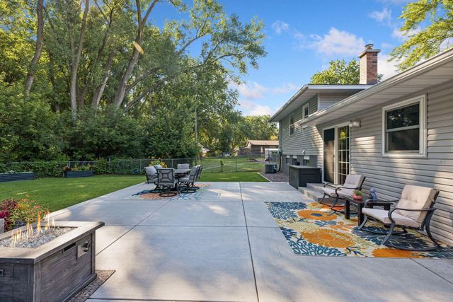 1949 Lakeaires Boulevard, White Bear Lake, MN 55110