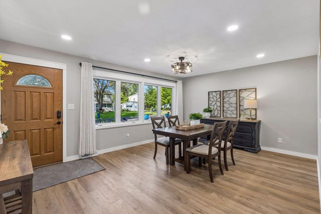1949 Lakeaires Boulevard, White Bear Lake, MN 55110