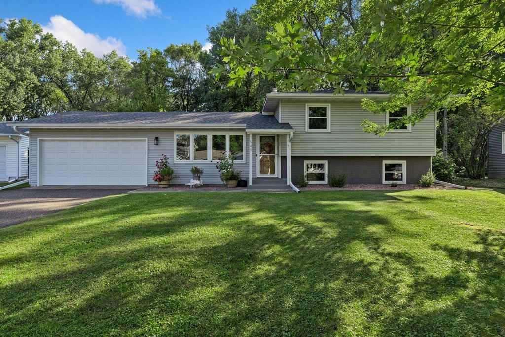 1949 Lakeaires Boulevard, White Bear Lake, MN 55110