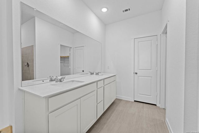 439 Kayden Ct, Marion, TX 78109