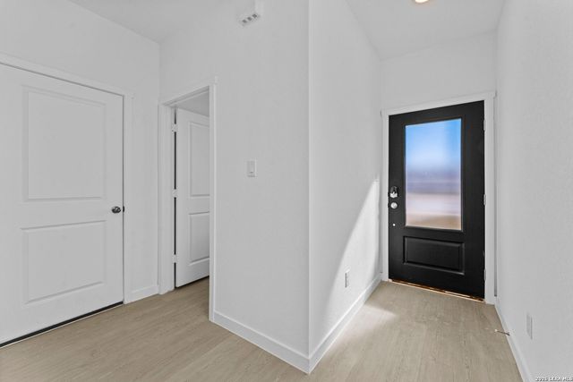 439 Kayden Ct, Marion, TX 78109