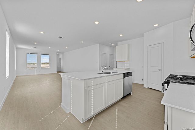 439 Kayden Ct, Marion, TX 78109