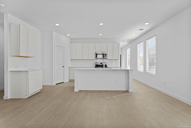 439 Kayden Ct, Marion, TX 78109