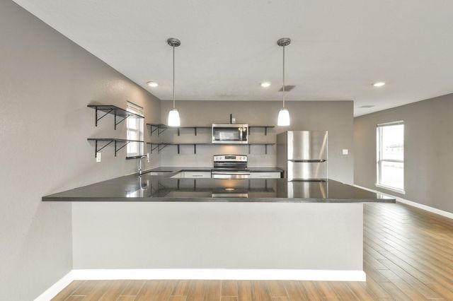 1210 Airline N, Rosharon, TX 77583