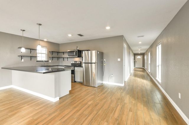 1210 Airline N, Rosharon, TX 77583