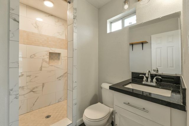 1210 Airline N, Rosharon, TX 77583