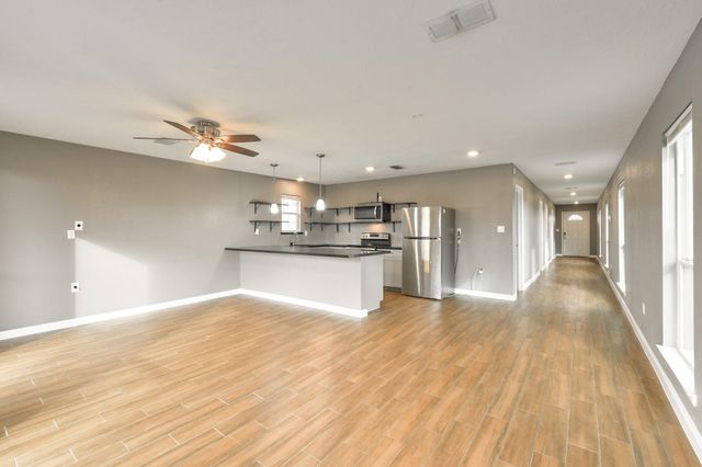 1210 Airline N, Rosharon, TX 77583