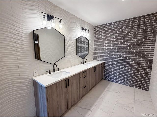 8804 S Brentwood St, Littleton, CO 80128