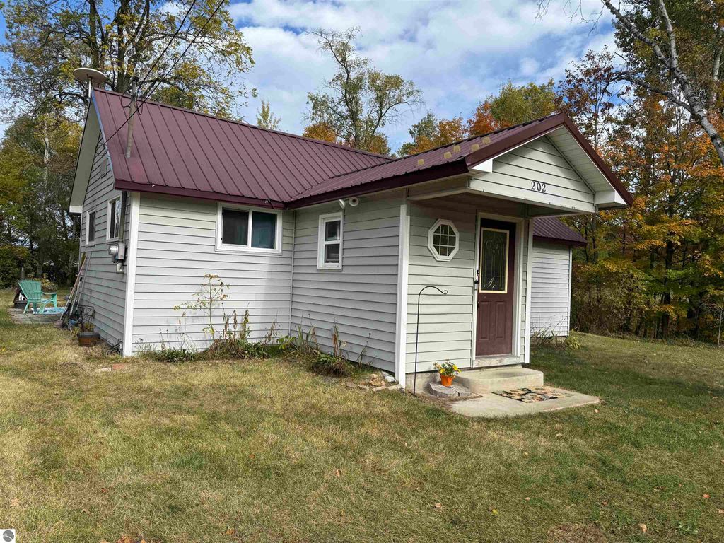 202 Cottage Street, Kingsley, MI 49649