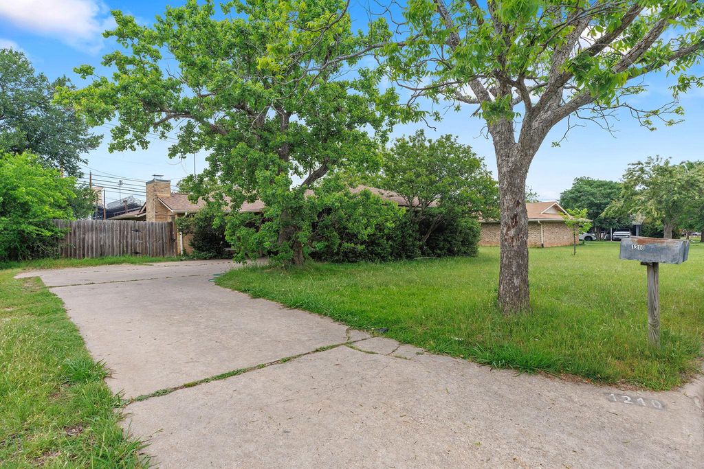 1210 GLENDA DR A, Round Rock, TX 78681