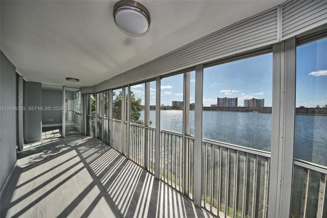 1660 NE 191st Street 309-1, Miami, FL 33179