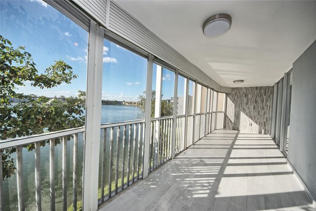 1660 NE 191st Street 309-1, Miami, FL 33179