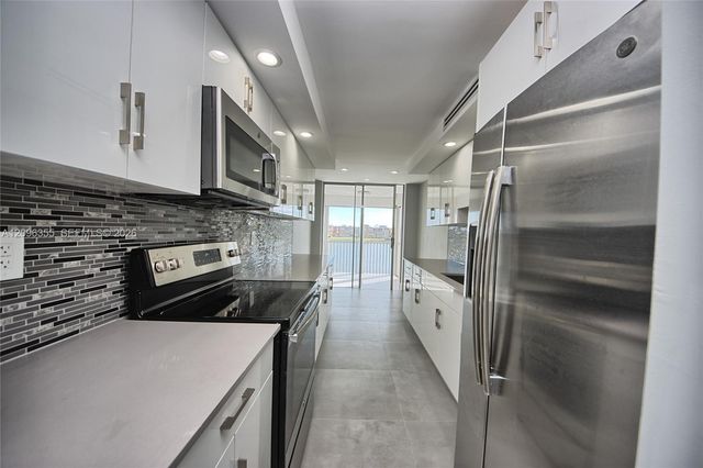 1660 NE 191st Street 309-1, Miami, FL 33179