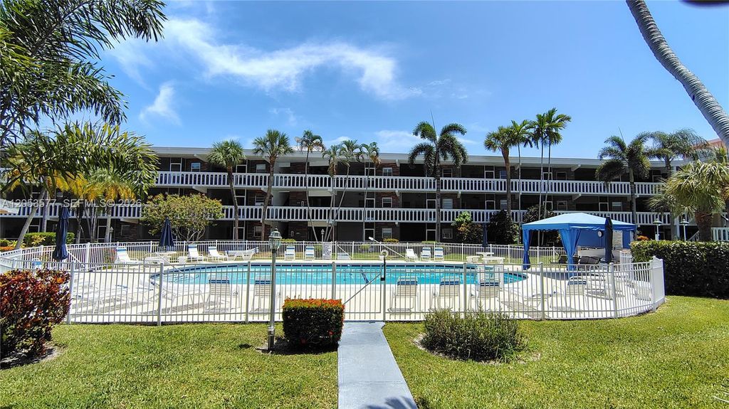 201 NE 14th Avenue 5C, Hallandale Beach, FL 33009