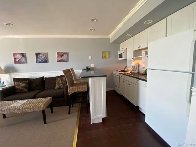 727 Old Montauk Highway 224, Montauk, NY 11954