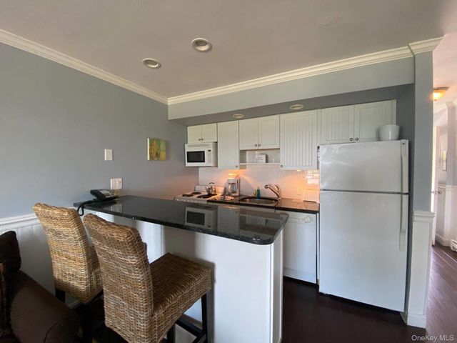 727 Old Montauk Highway 224, Montauk, NY 11954