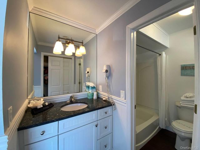 727 Old Montauk Highway 224, Montauk, NY 11954