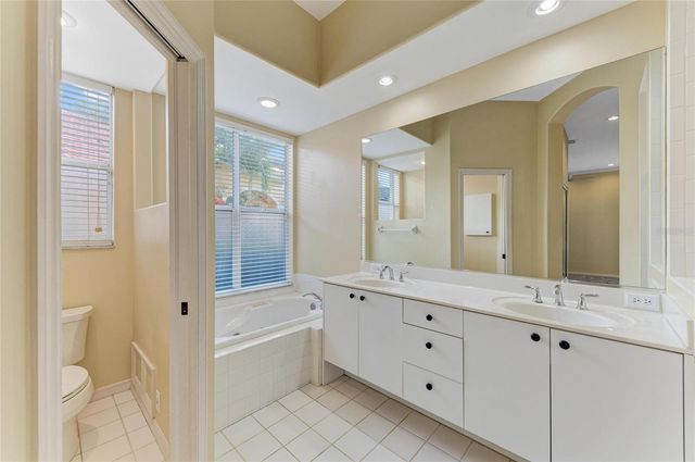 5098 HANGING MOSS LANE, Sarasota, FL 34238