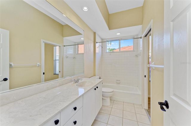 5098 HANGING MOSS LANE, Sarasota, FL 34238