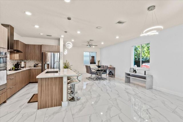 6680 NW 102nd Path, Doral, FL 33178