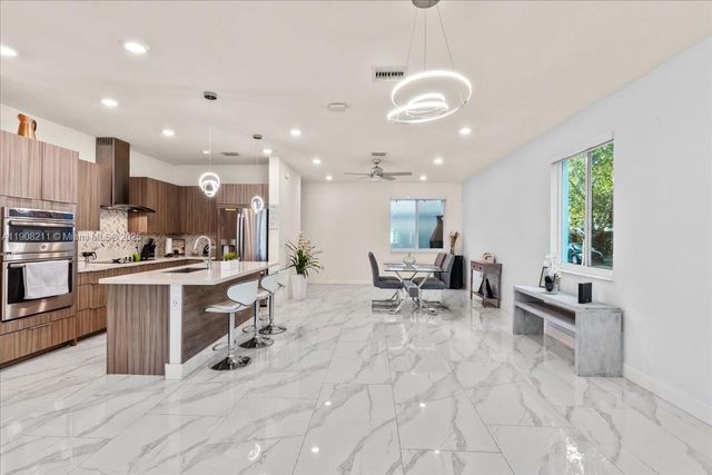 6680 NW 102nd Path, Doral, FL 33178