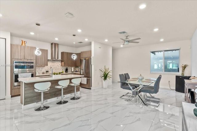 6680 NW 102nd Path, Doral, FL 33178