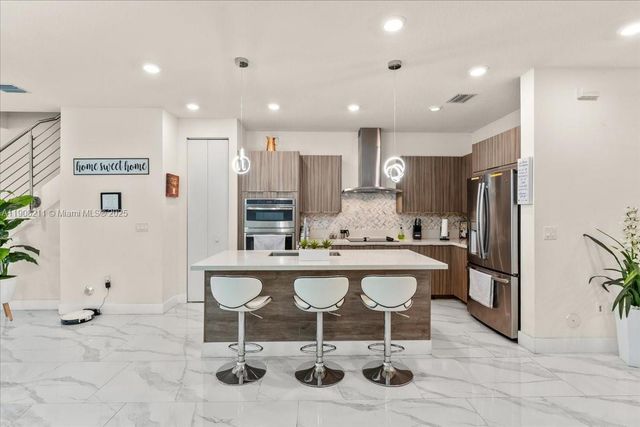 6680 NW 102nd Path, Doral, FL 33178