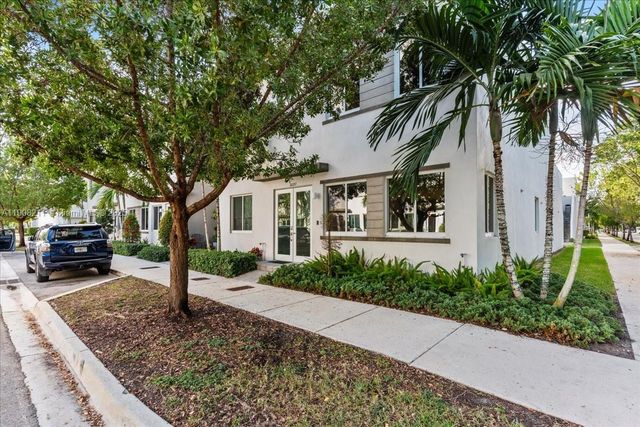 6680 NW 102nd Path, Doral, FL 33178