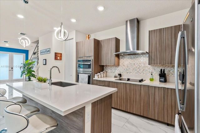 6680 NW 102nd Path, Doral, FL 33178