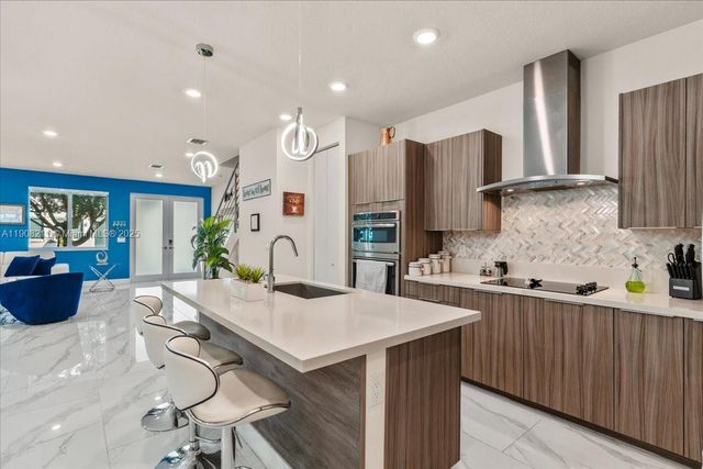 6680 NW 102nd Path, Doral, FL 33178