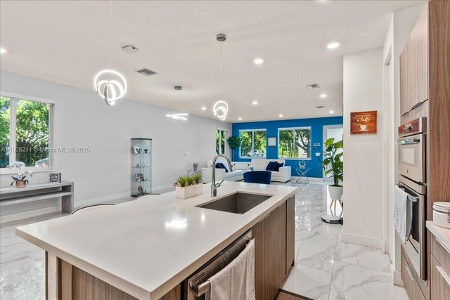 6680 NW 102nd Path, Doral, FL 33178