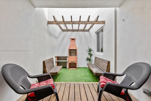 6680 NW 102nd Path, Doral, FL 33178