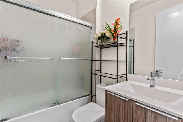 6680 NW 102nd Path, Doral, FL 33178