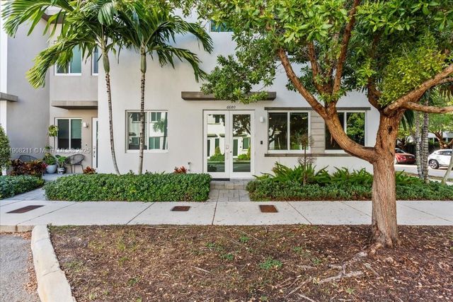 6680 NW 102nd Path, Doral, FL 33178