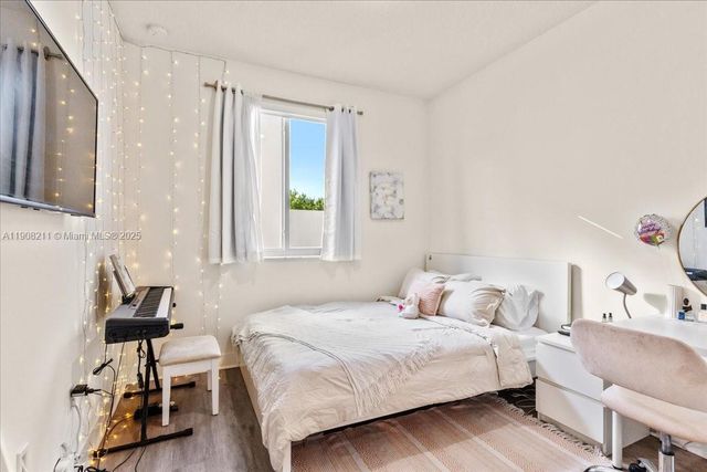 6680 NW 102nd Path, Doral, FL 33178