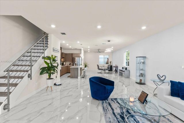 6680 NW 102nd Path, Doral, FL 33178