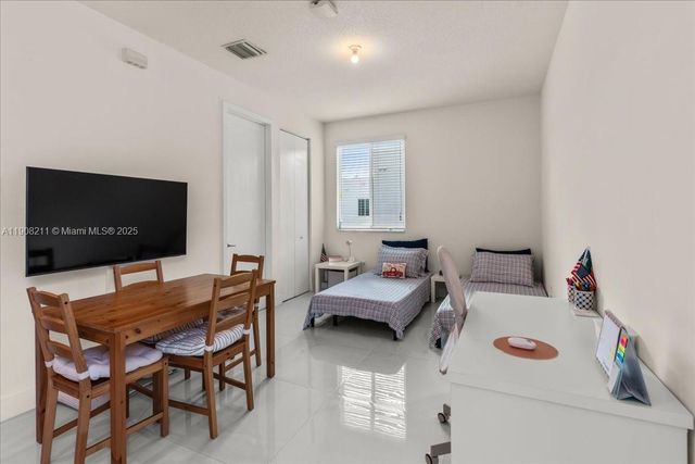 6680 NW 102nd Path, Doral, FL 33178