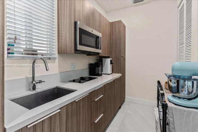 6680 NW 102nd Path, Doral, FL 33178