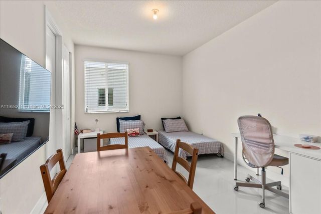 6680 NW 102nd Path, Doral, FL 33178