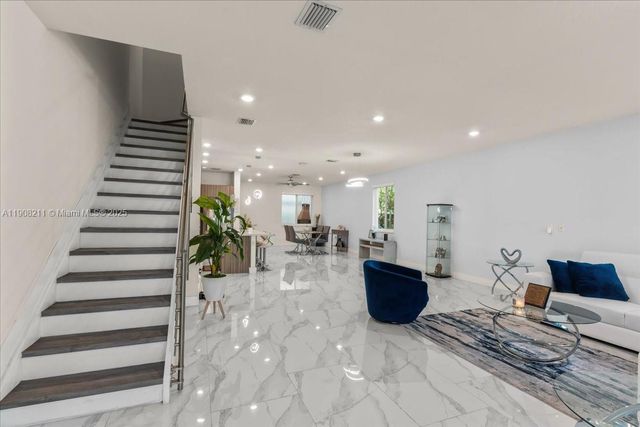 6680 NW 102nd Path, Doral, FL 33178