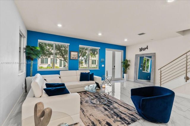 6680 NW 102nd Path, Doral, FL 33178