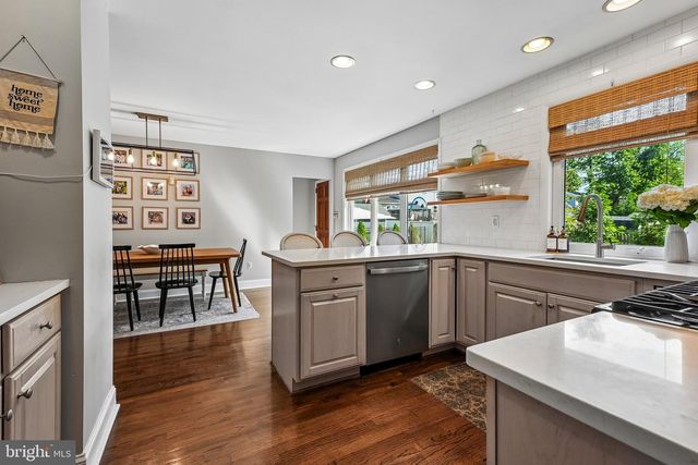 6 OLD TOWN RD, Cherry Hill, NJ 08034