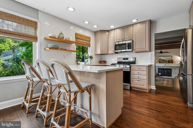 6 OLD TOWN RD, Cherry Hill, NJ 08034