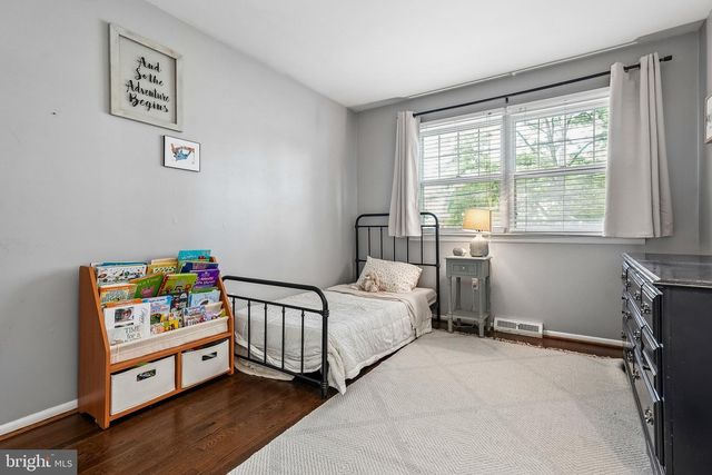 6 OLD TOWN RD, Cherry Hill, NJ 08034